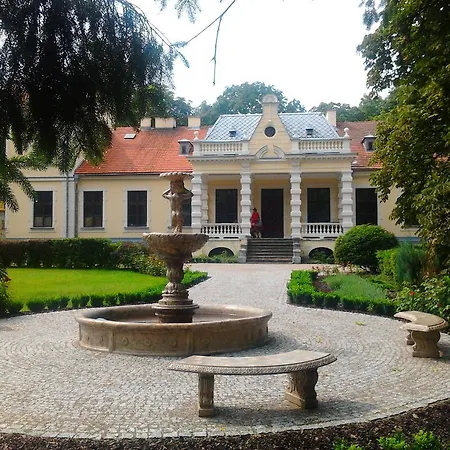 Rum i privatbostad Palac W Dlutowie *