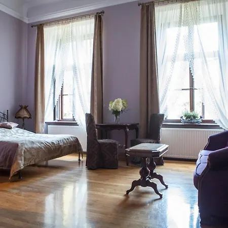 Rum i privatbostad Palac W Dlutowie *