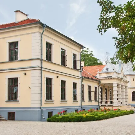 Rum i privatbostad Palac W Dlutowie
